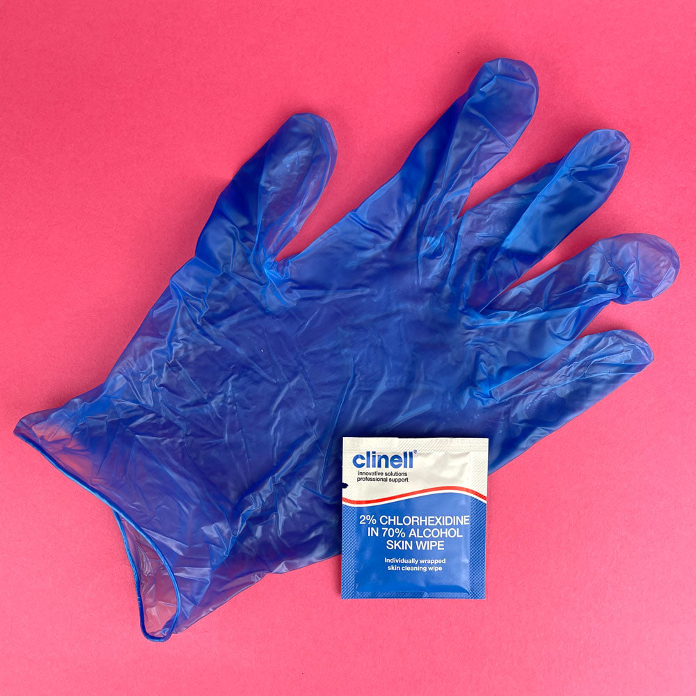 5 x Pairs of Disposable Gloves + Clinell Wipes